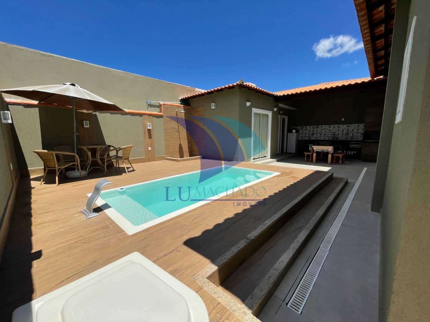 COD 775 – CASA LINEAR Com Área Gourmet e Piscina no Condomínio dos Pássaros, aceita financiamento bancário