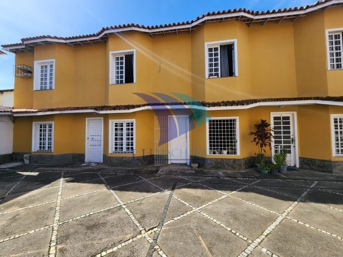 COD 832-VENDA CASA DUPLEX em Condomínio JARDIM FLAMBOYANT Cabo Frio, RJ.