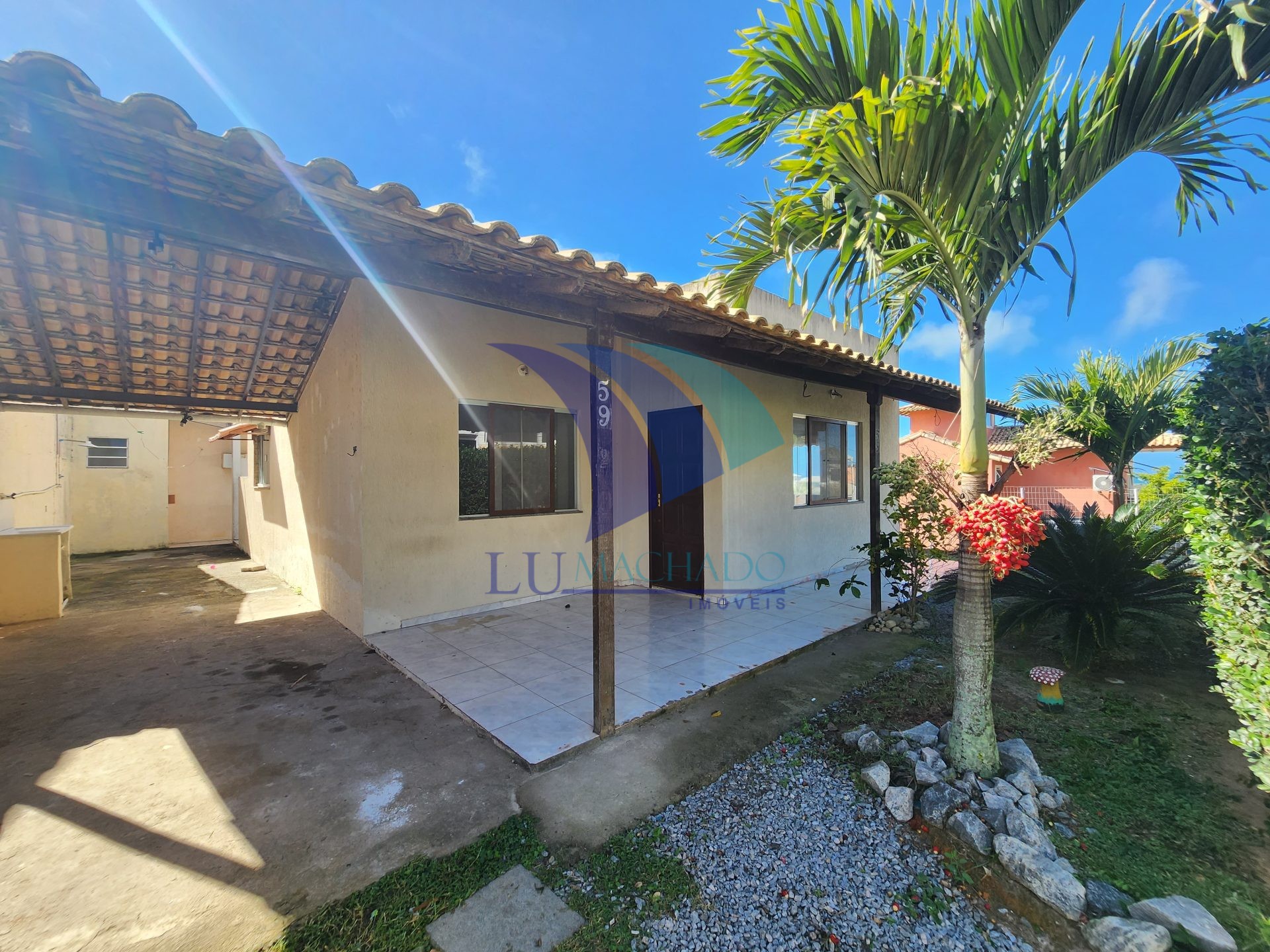 Casa à venda e aluguel com 3 quartos, 80m² - Foto 1