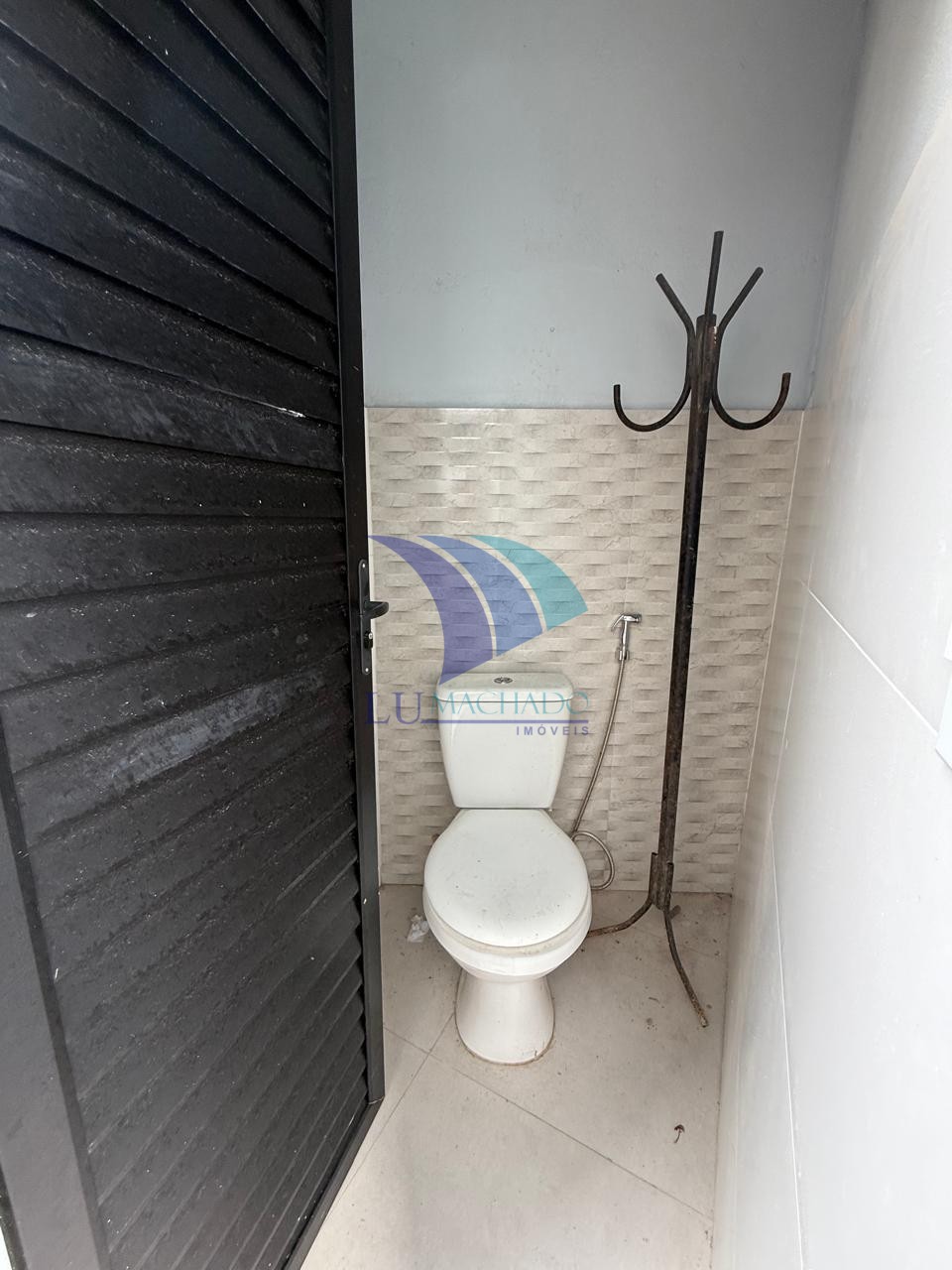 Casa à venda e aluguel com 5 quartos, 243m² - Foto 1
