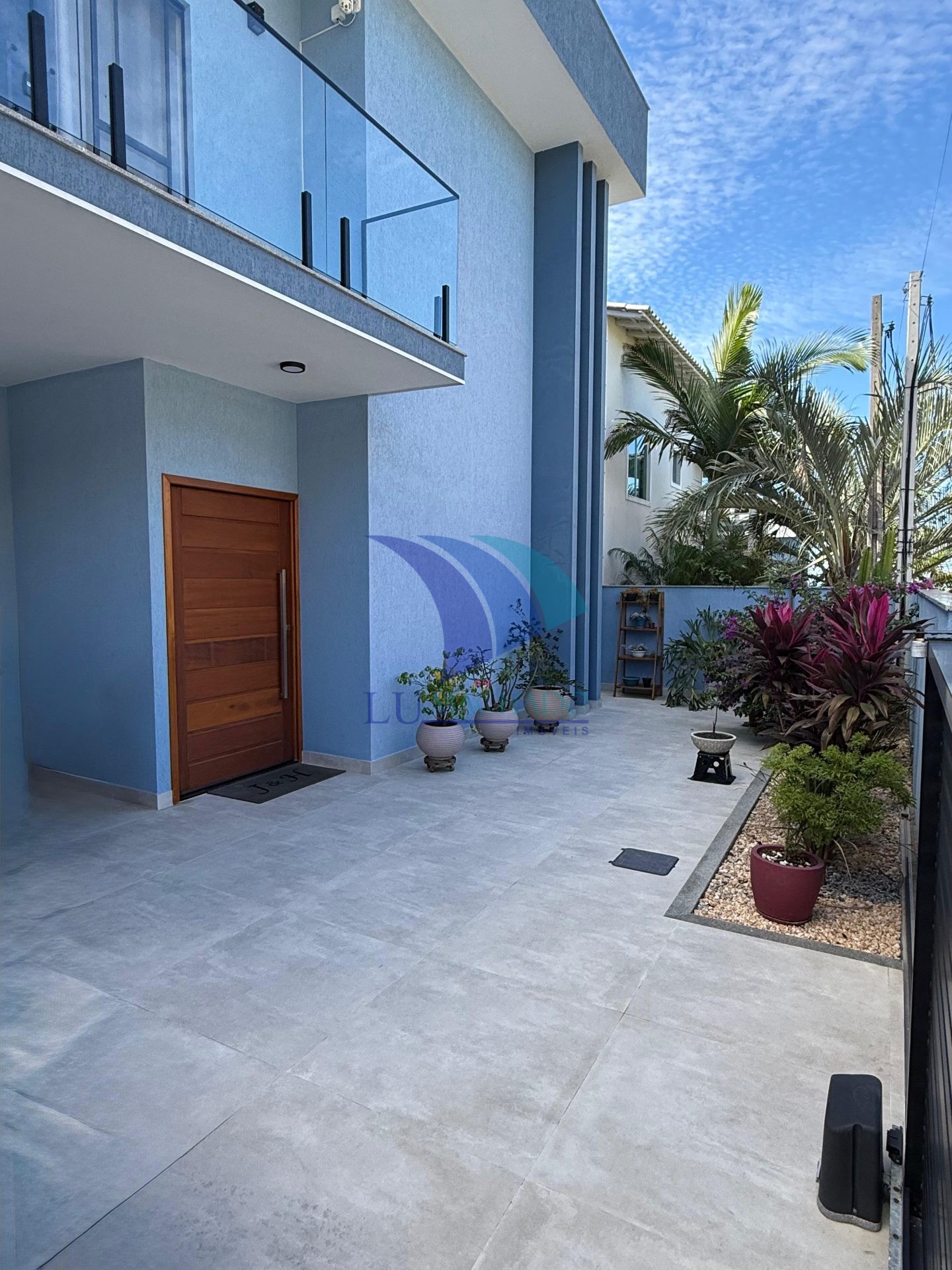 Casa à venda e aluguel com 4 quartos, 242m² - Foto 1