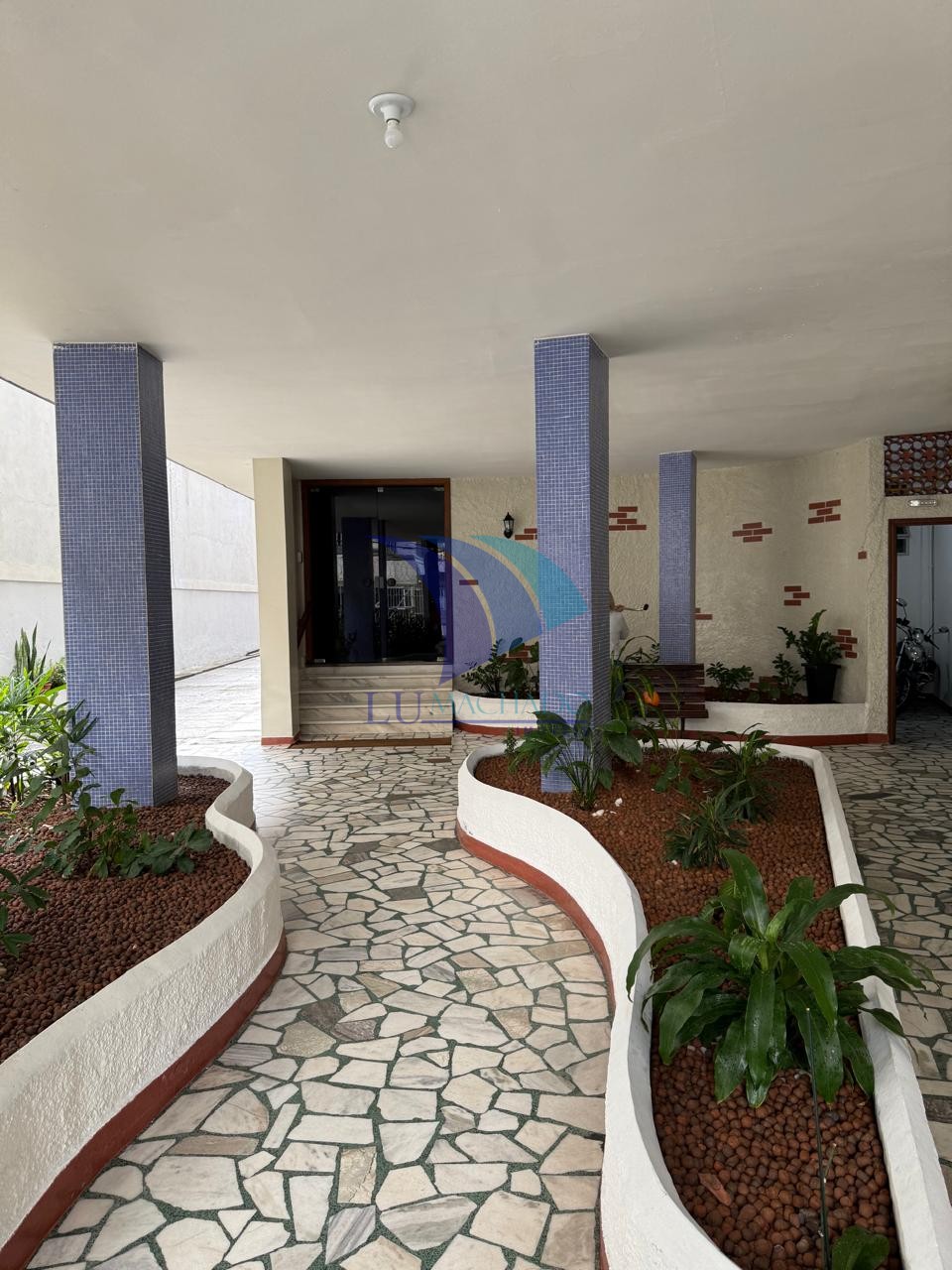 COD 1730- VENDA- APARTAMENTO NA RUA EM FRENTE AO SHOPPING DA TIJUCA
